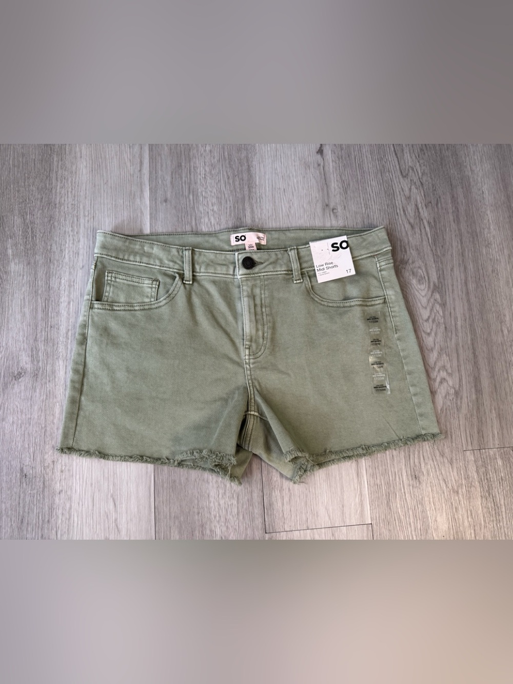 SO Women’s Low Rise Mini Shorts Sage Green Frayed Hem Size 17/33W NWT